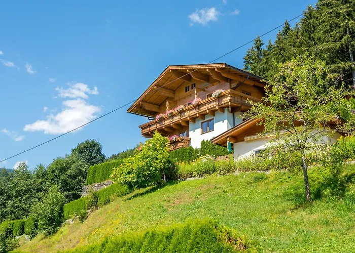 Cozy Apartment With Mountain Views